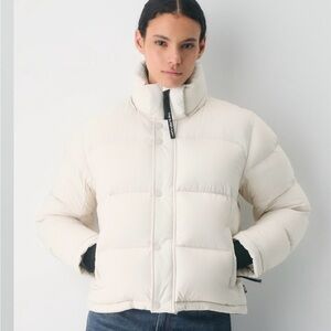 Aritzia Women's Matte Pearl The Super Puff Shorty Puffer Jacket